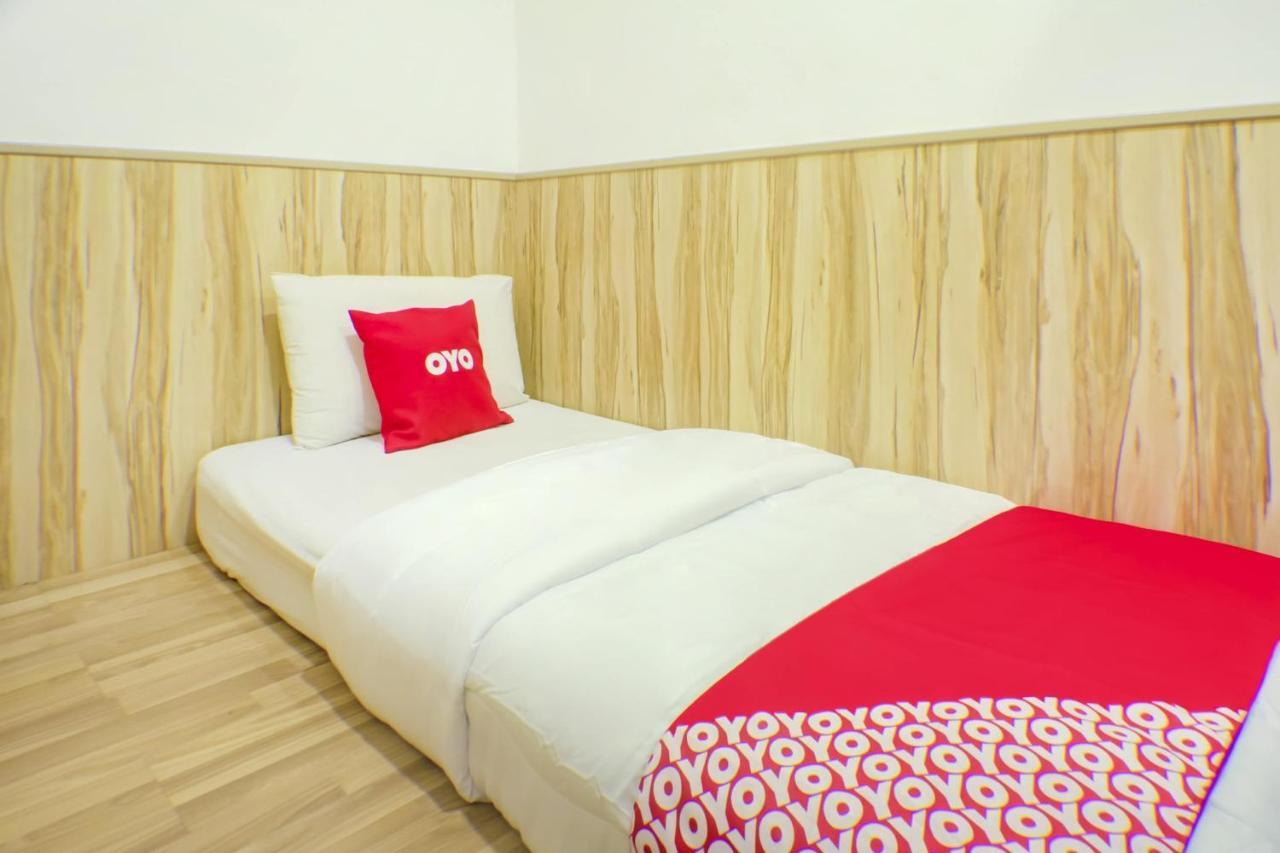 Oyo 90028 Ragula Hotel Johor Bahru Exterior photo